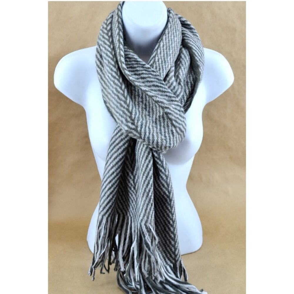 New NWT Boutique Dark Gray & Light Gray Herringbone Tassel Fringe Scarf Unisex
